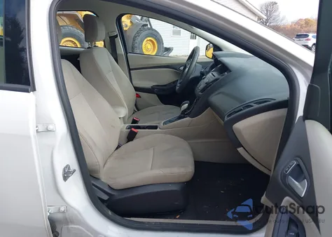 2017 Ford Focus Se z USA, uszkodzony, nr VIN 1FADP3K22HL242348